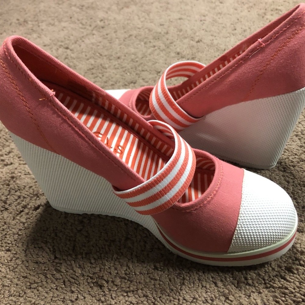 NWT Women’s Rebel Wedges